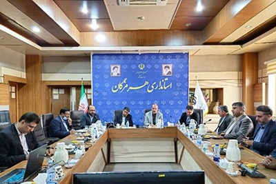 در جلسه ستاد بازآفرینی استان هرمزگان مطرح شد؛ حرکت به سوی آینده‌ای تاب‌آور/ تخصیص ۷۰ درصدی قیر رایگان برای معابر خاکی محلات هدف هرمزگان